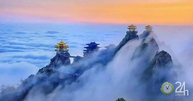 Những ngôi đền cổ tráng lệ nhất Trung Quốc, được xây trên vách núi cao ngàn mét