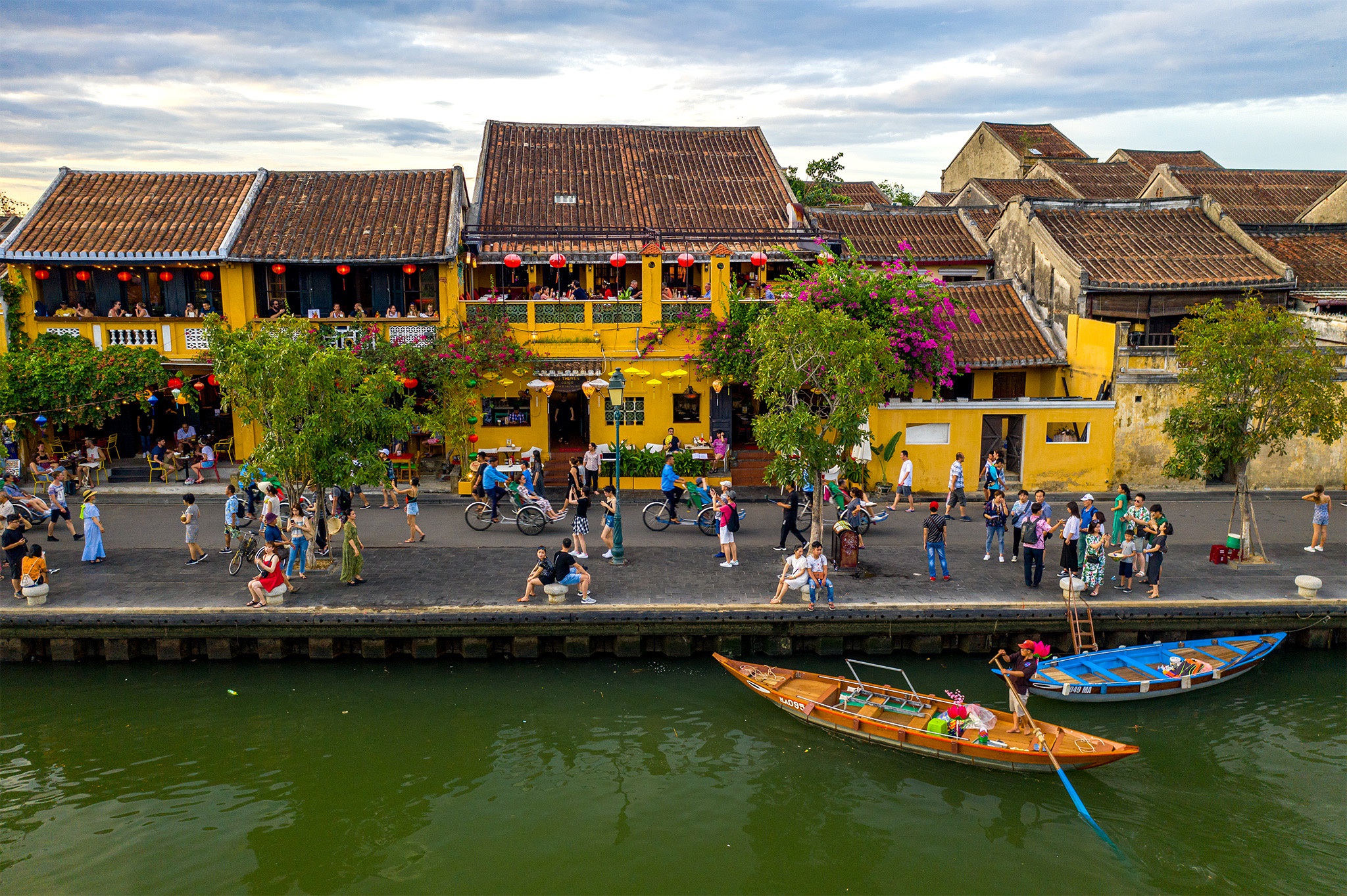 Ngam canh sac chuyen giao mot ngay cua Hoi An hinh anh 3 6_2.jpg