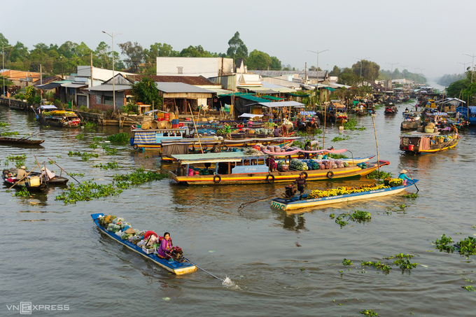 Chợ nổi Ngã Năm ngày giáp Tết