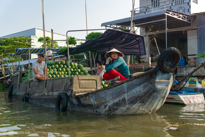 Chợ nổi Ngã Năm ngày giáp Tết