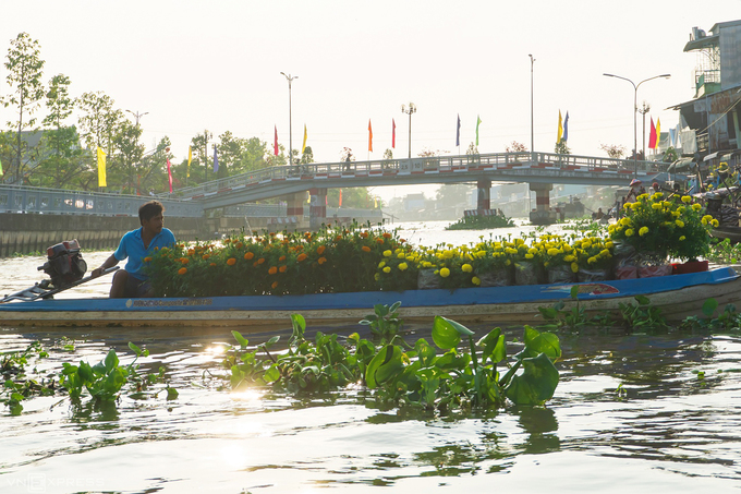 Chợ nổi Ngã Năm ngày giáp Tết