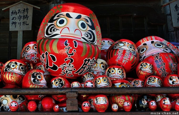 Búp bê Daruma bán trong đền Shorinzan Darumaji ở thành phố Takasaki, Nhật Bản. Ngày nay, phần lớn búp bê Daruma vẫn được sản xuất tại thành phố này, nơi cách Tokyo khoảng 1 giờ 30 phút đi xe. Ảnh: Muza-chan.