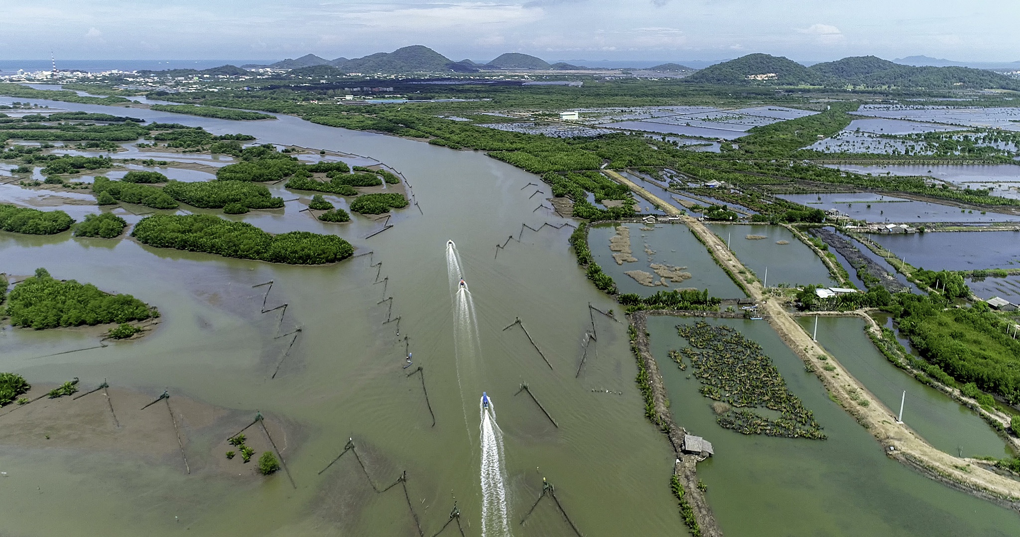 Canh sac dam say o vung dat phia tay nam To quoc hinh anh 11