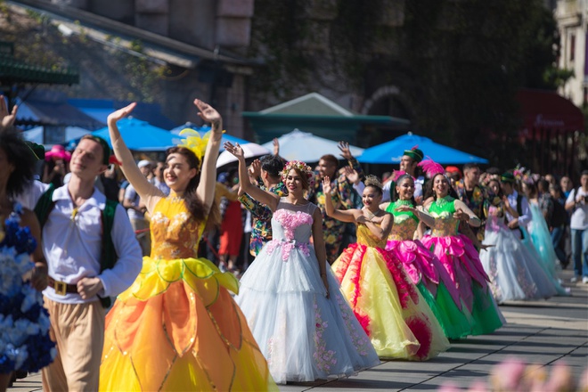 Goc Ha Lan ruc ro sac hoa trong long Da Nang hinh anh 7 Le_hoi_hoa_tulip_Sun_World_Ba_Na_Hills_2_.jpg