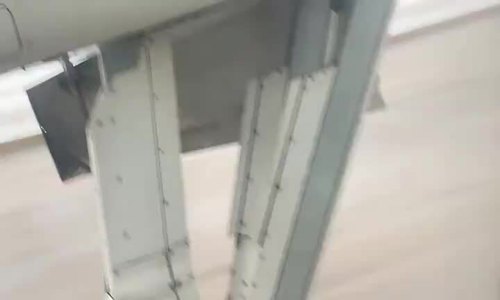 Máy bay rớt bánh khi cất cánh Máy bay rớt bánh khi cất cánh
