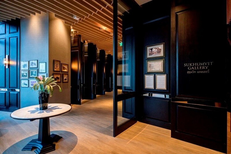 Tiệc trà chiều sầu riêng, Hyatt Regency Bangkok Sukhumvit, BangkokĐể chào đón năm mới, khách sạn sẽ tổ chức tiệc trà chiều với chủ đề Người yêu sầu riêng, tại phòng triển lãm Sukhumvit. Ở đây, du khách sẽ được thưởng thức 15 món ăn làm từ loại trái cây vua này như bánh pastry, bánh macaron và xôi sầu riêng. Ngoài ra, bạn cũng có thể thưởng lãm các bức tranh và bản đồ quý hiếm, kể về những câu chuyện lịch sử xoay quanh Sukhumvit, đại lộ quan trọng nhất của Bangkok. Tiệc trà sẽ diễn ra từ 14h tới 16h, ngày 24 - 31/1/2020 và có giá là 950 THB (750.000 đồng) cho 2 người.