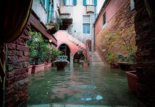 Trải nghiệm một ngày ngập lụt lịch sử ở Venice Trai nghiem mot ngay ngap lut lich su o Venice hinh anh 1 venice_flood_photography_natalia_elena_massi_2019_1_5e09cd359da61_700.jpg