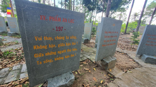 Ngắm vườn kinh đá độc đáo của ngôi chùa nằm bên cạnh dòng sông Hậu - 8