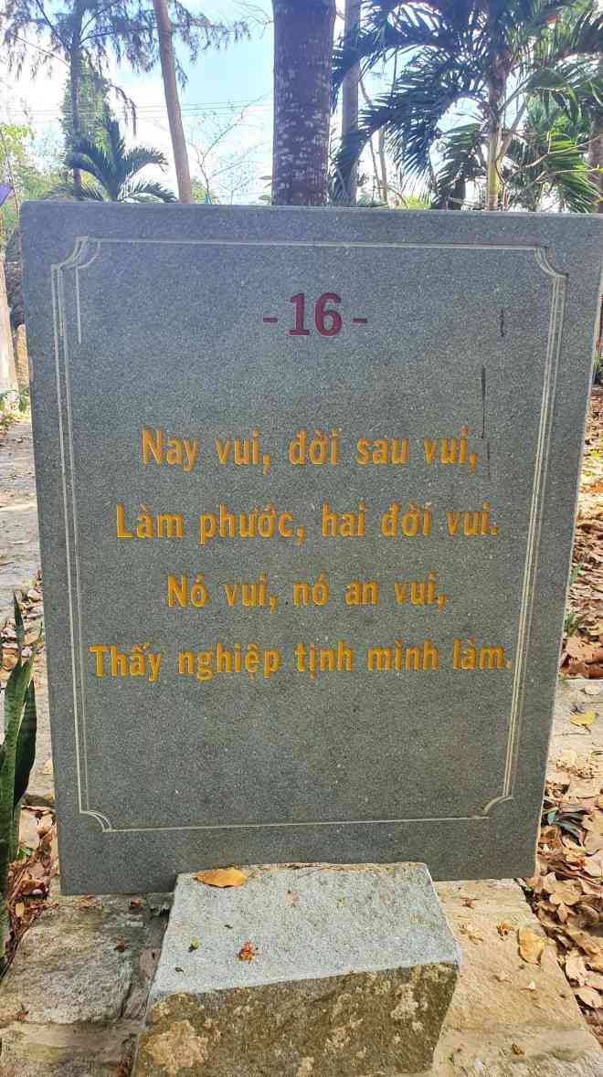 Ngắm vườn kinh đá độc đáo của ngôi chùa nằm bên cạnh dòng sông Hậu - 11