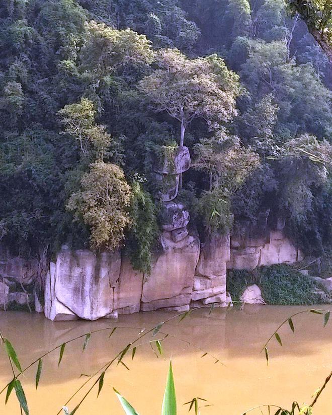Giải thiêng lời nguyền từ tảng đá bướu cổ Giải thiêng lời nguyền từ tảng đá bướu cổ