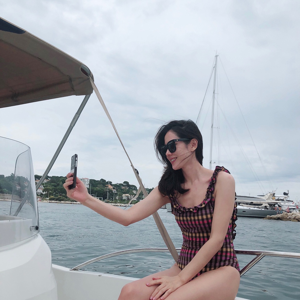 Thuy Si, My trong anh check-in cua 2 nu chinh 'Ha canh noi anh' hinh anh 1 34295418_2142214399398786_6897377126987595776_n.jpg