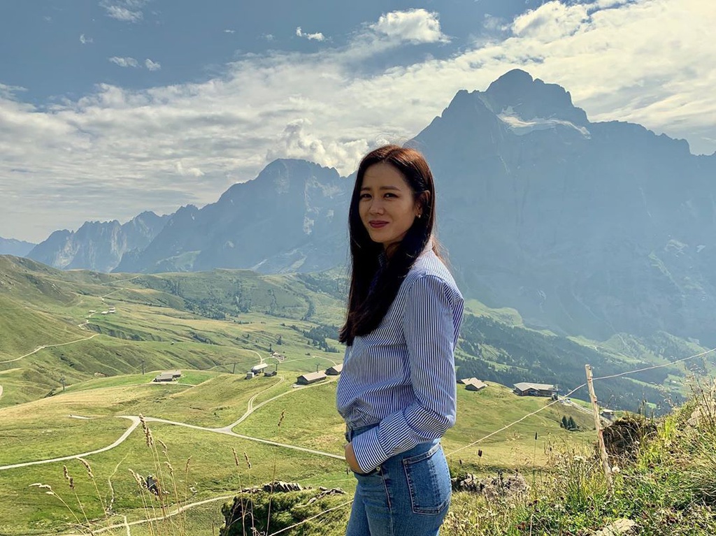 Thuy Si, My trong anh check-in cua 2 nu chinh 'Ha canh noi anh' hinh anh 2 67644169_141748743730381_7780851322284882922_n.jpg