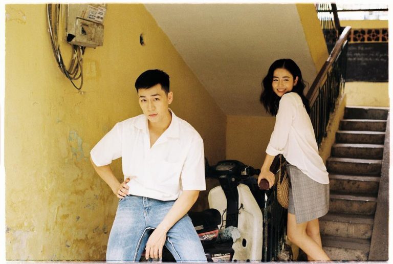 Các kiểu chụp hình cho cặp đôi khi du lịch mùa Valentine Các kiểu chụp hình cho cặp đôi khi du lịch mùa Valentine