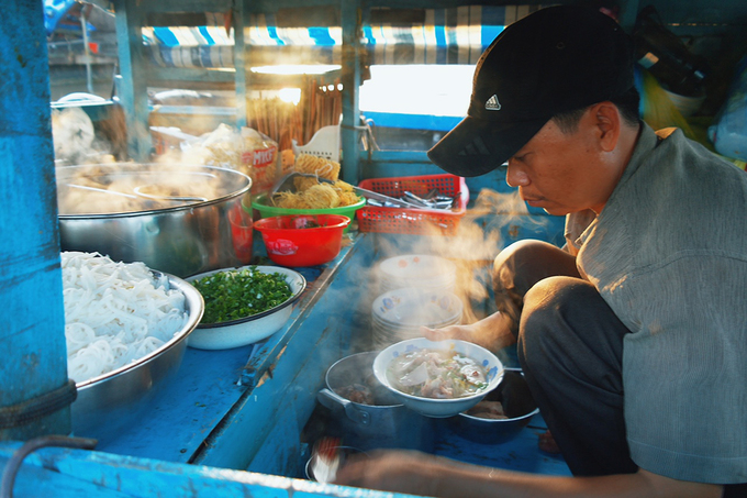 Bữa sáng trên sông