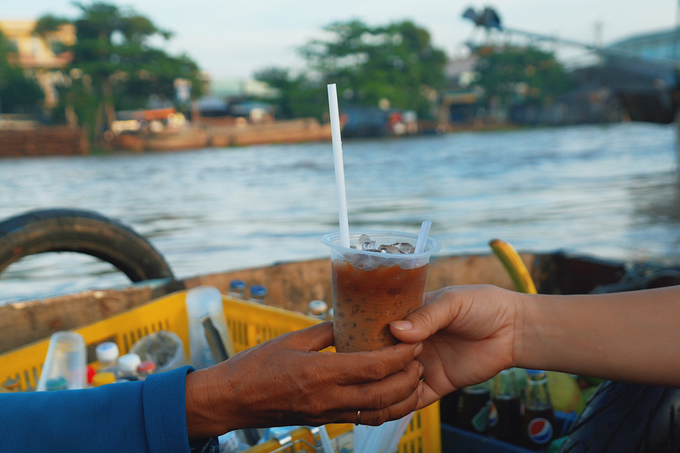 Bữa sáng trên sông