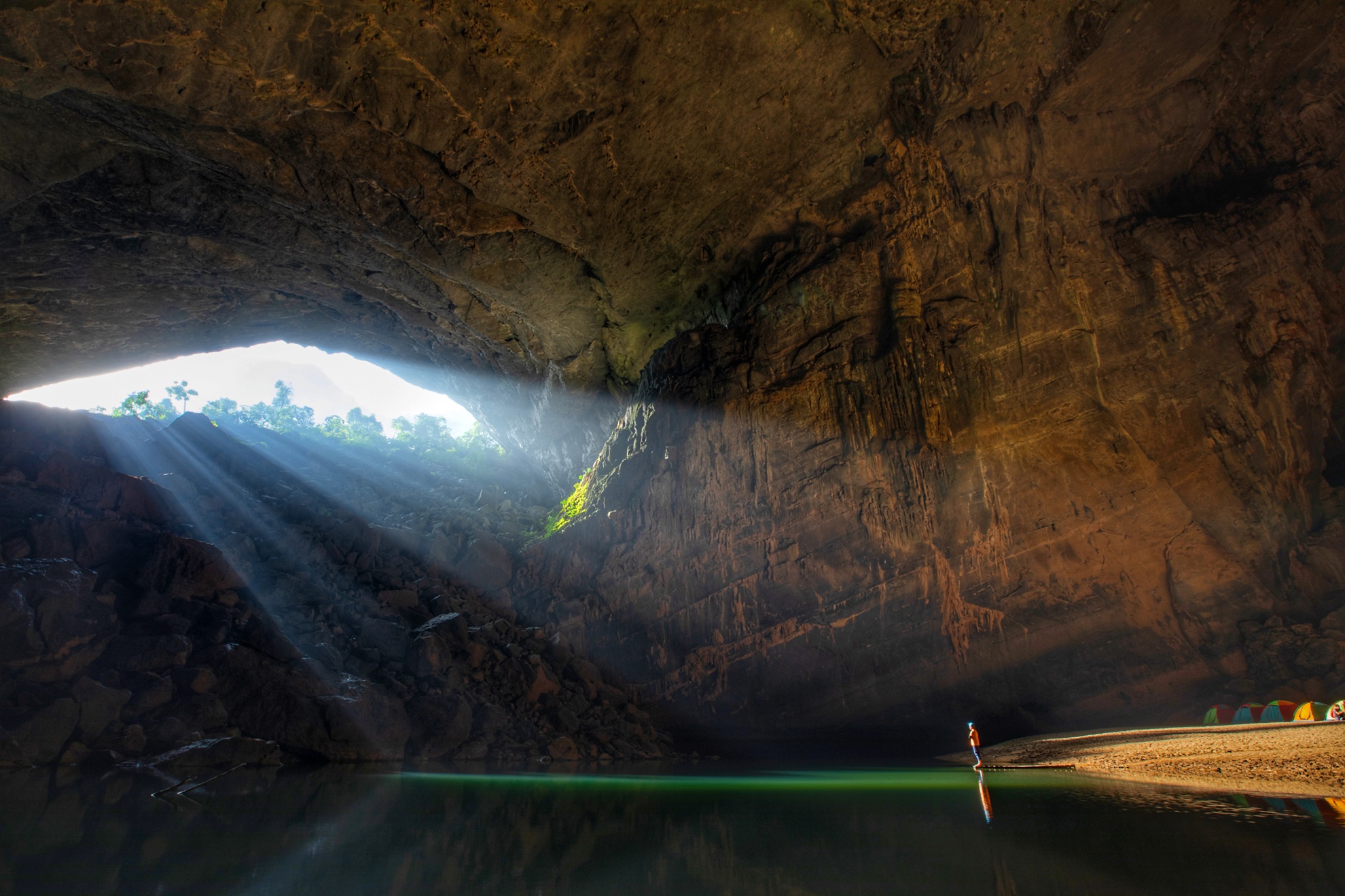 Hanh trinh kham pha Son Doong cua hoa hau H'Hen Nie hinh anh 29 tu_hao_quang_zing_1_.jpg