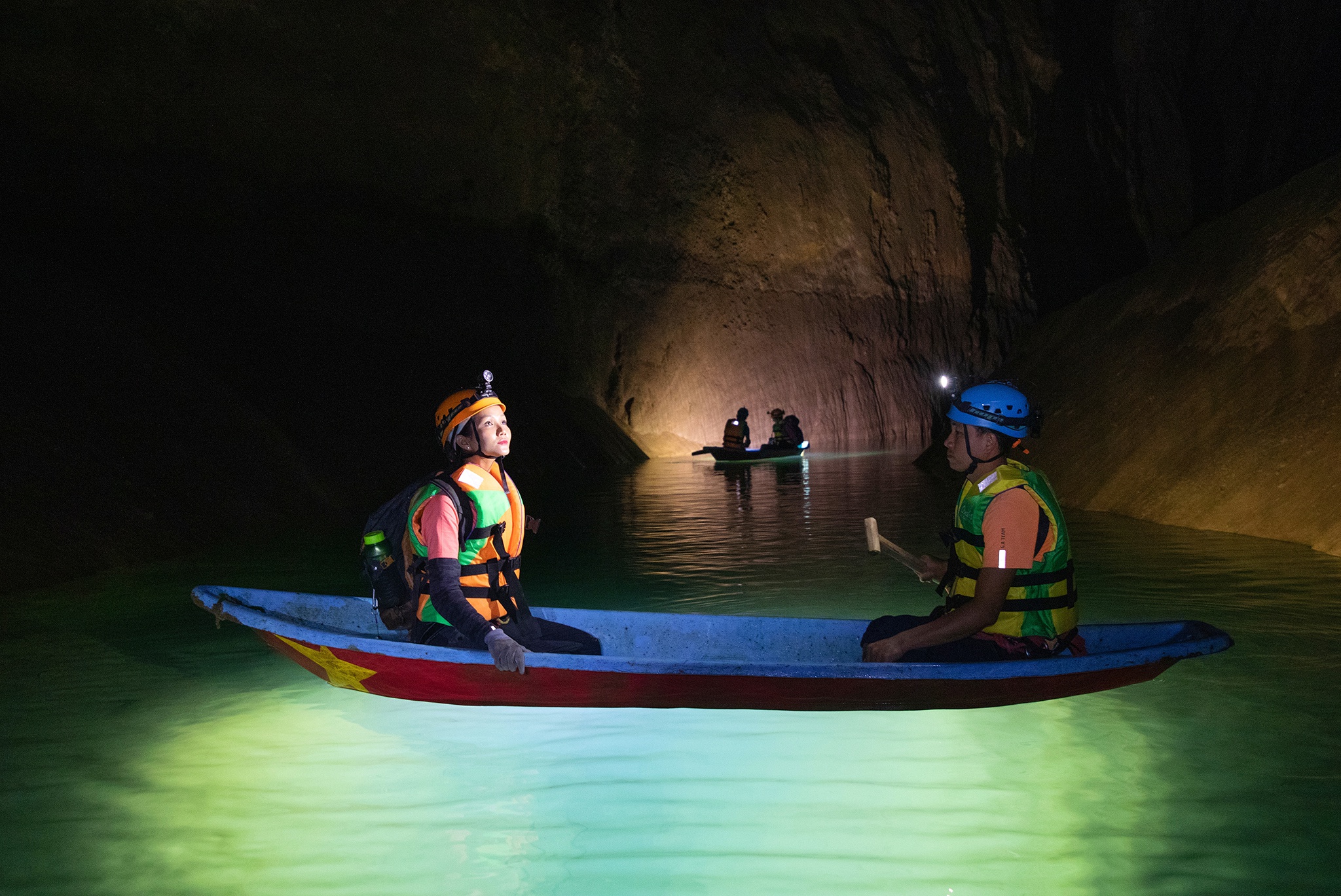 Hanh trinh kham pha Son Doong cua hoa hau H'Hen Nie hinh anh 45 vuot_qua_so_hai_zing_3_.jpg