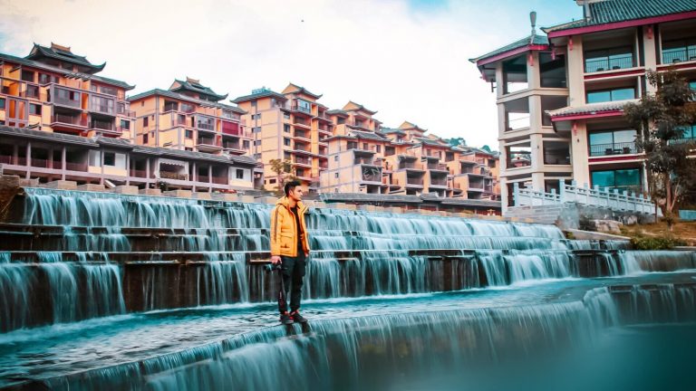 Đu đưa ngay cổ trấn đẹp mộng mị “sát vách” Sapa khiến bao con tim tan chảy
