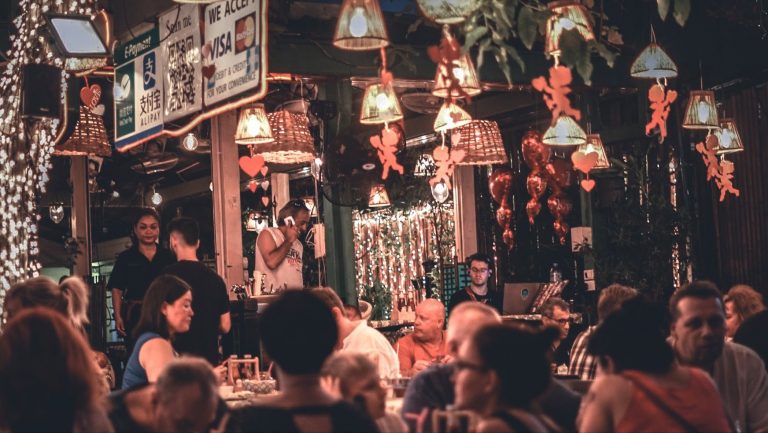 Một đêm lạc giữa thành phố không ngủ