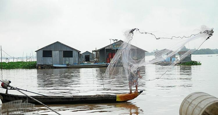 Cồn Sơn có 78 hộ dân sinh sống nhưng có 16 hộ tham gia vào tổ hợp kinh doanh du lịch theo hướng cộng đồng. Nhằm đảo bảo an toàn cho người dân và nâng cấp dịch vụ, Cồn Sơn quyết định tạm ngưng đón khách từ ngày 10/3. Ảnh: Nguyễn Nam.