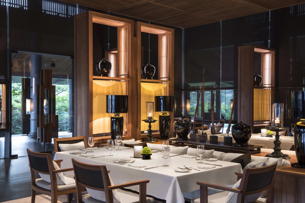 5 resort hang sang o Viet Nam xuat hien tren tap chi nuoc ngoai hinh anh 8 central_pavilion_restaurant_interior_private_indoor_area_high_res_15038_0.jpg