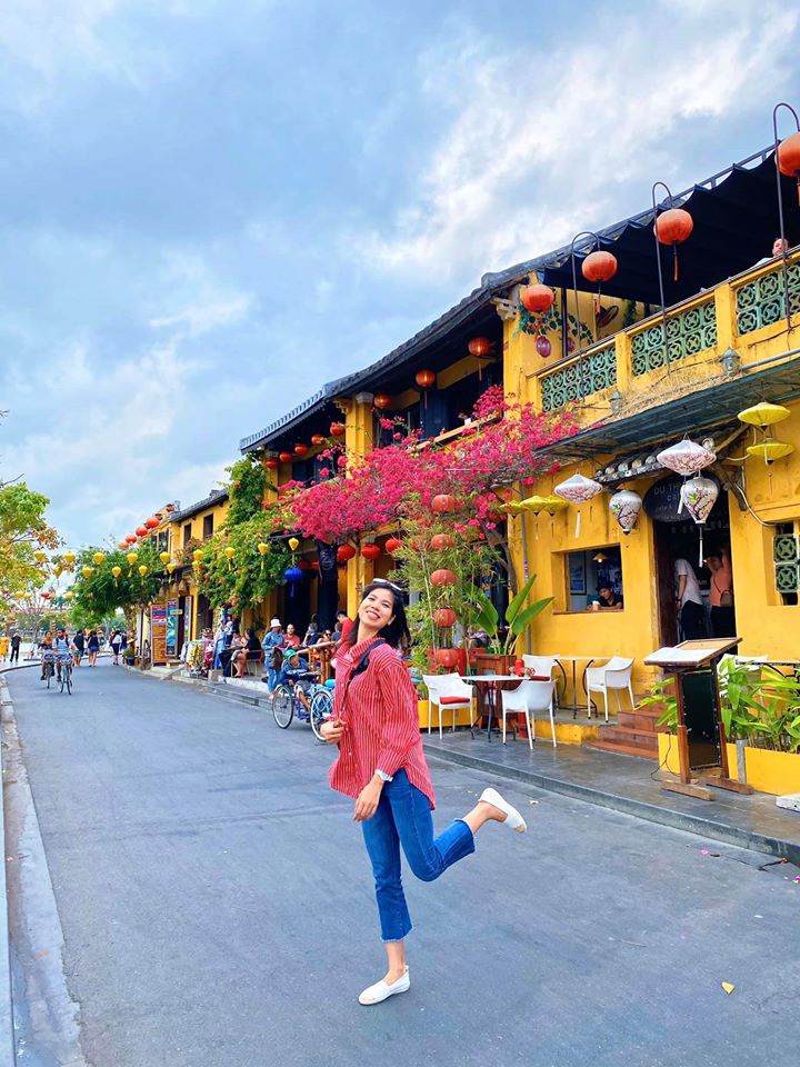 Ngam Hoi An mua hoa giay qua loat anh check-in cua gioi tre hinh anh 5 ha.jpg