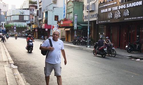 Khách Tây kẹt trong thành phố Khách Tây kẹt trong thành phố