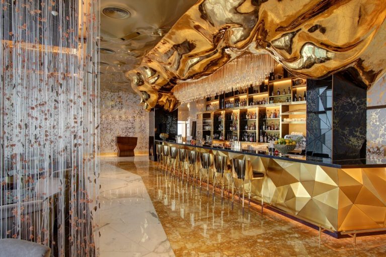 Giàu như người Dubai, phủ vàng từ nhà ra phố Giàu như người Dubai, phủ vàng từ nhà ra phố