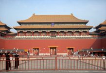 Các địa điểm du lịch nổi tiếng trên thế giới vắng vẻ khách vì dịch virus Corona, có nơi còn như “thị trấn ma” dù là giữa ban ngày Các địa điểm du lịch nổi tiếng trên thế giới vắng vẻ khách vì dịch virus Corona, có nơi còn như “thị trấn ma” dù là giữa ban ngày - Ảnh 1.