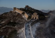 Vạn Lý Trường Thành đón khách trở lại sau đại dịch, dù chỉ mở cửa một phần nhưng vẫn đông khách, còn “cháy vé” đặt trước Vạn Lý Trường Thành đón khách trở lại sau đại dịch, dù chỉ mở cửa một phần nhưng vẫn đông khách, còn “cháy vé” đặt trước - Ảnh 1.