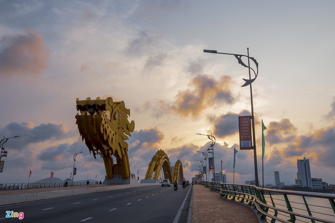 Da Nang cho tam bien, Hoi An tiep tuc cam cac diem du lich hinh anh 1 2.jpg