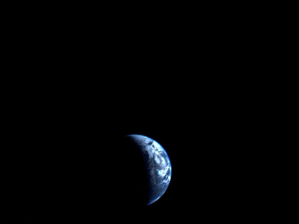 Trai Dat muon hinh van trang nhin tu tram khong gian hinh anh 14 26759994_8181215_This_image_dates_back_to_September_1977_and_shows_the_Earth_from_a_94_1585925355450_1_.jpg
