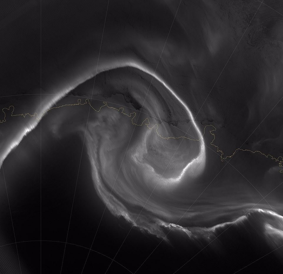 Trai Dat muon hinh van trang nhin tu tram khong gian hinh anh 5 26760004_8181215_In_July_2012_an_infra_red_camera_on_the_Suomi_NPP_satellite_snap_a_93_1585925355449_1_.jpg