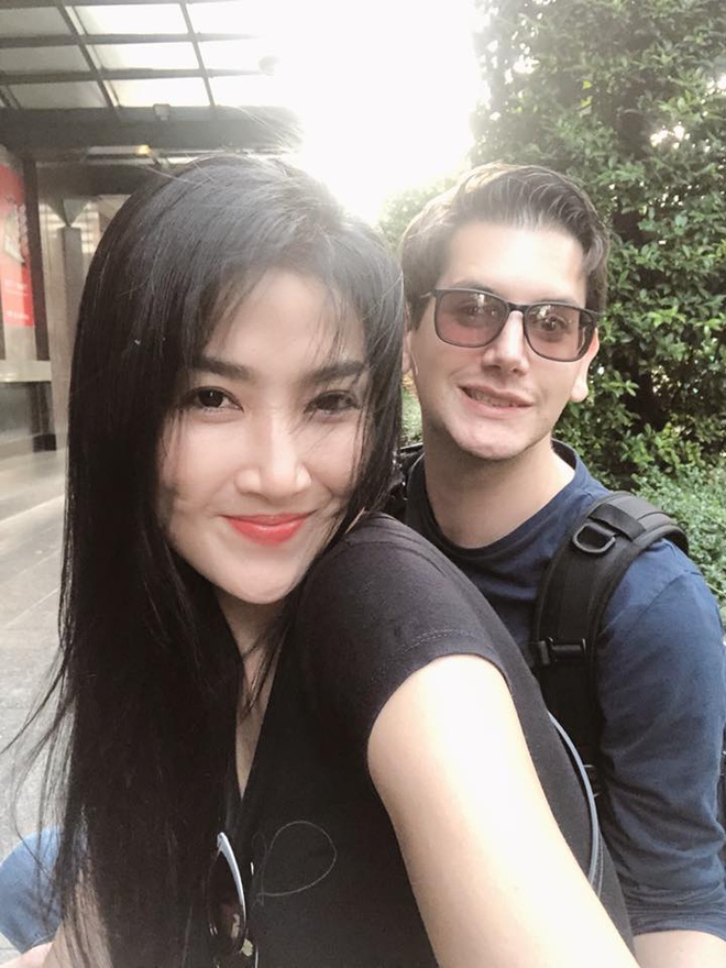 Moi tinh gan mot thap ky cua dien vien Quynh Lam va ban trai nguoi Anh hinh anh 9 42836838_2051148571573071_1572870302864506880_n.jpg