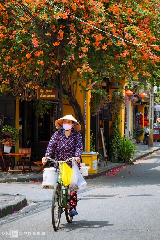 Phố Hội yên vắng