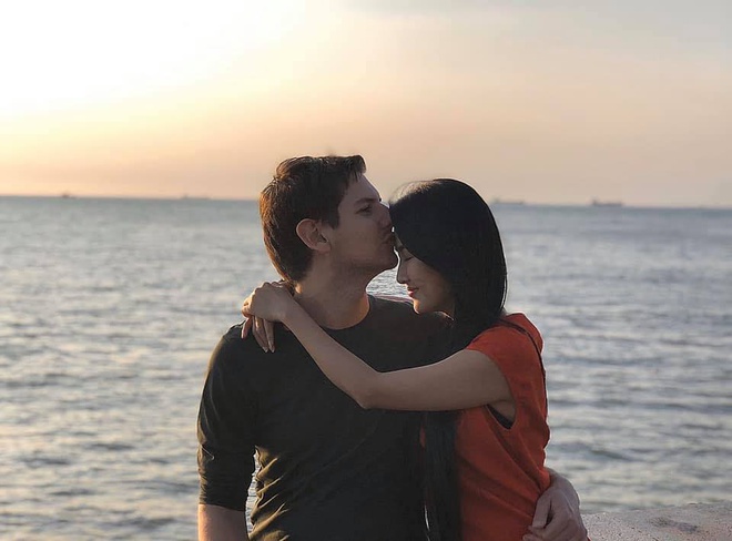 Moi tinh gan mot thap ky cua dien vien Quynh Lam va ban trai nguoi Anh hinh anh 4 80892967_2824779590876628_4898559807683821568_n.jpg