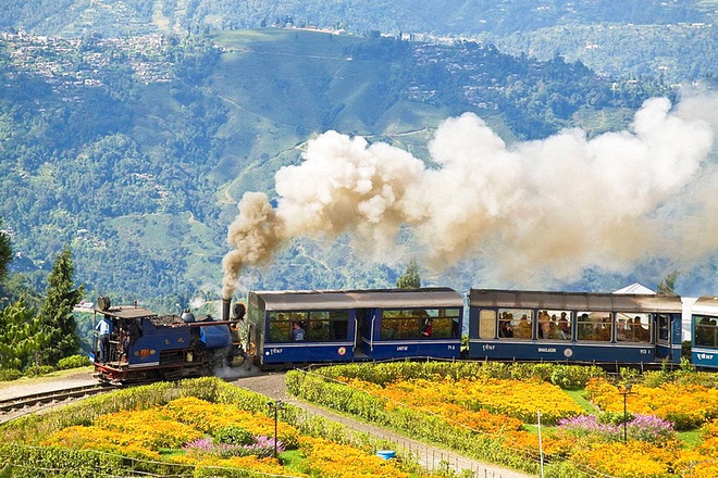 Duong sat tram nam tuoi van vuot qua doi nui cao o An Do hinh anh 7