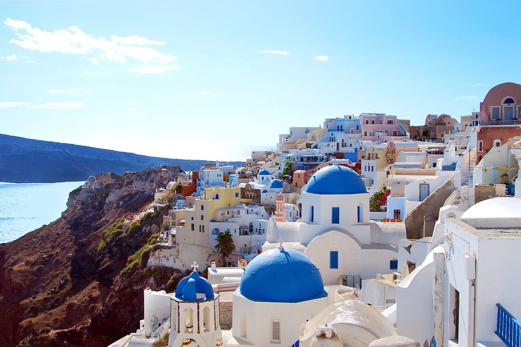 Nhung duong pho doc dao tren the gioi hinh anh 2 fc2a538b_1d38_4e1a_8a18_cdb2ea2b003c_greece_santorini_view_053118_tf.jpg