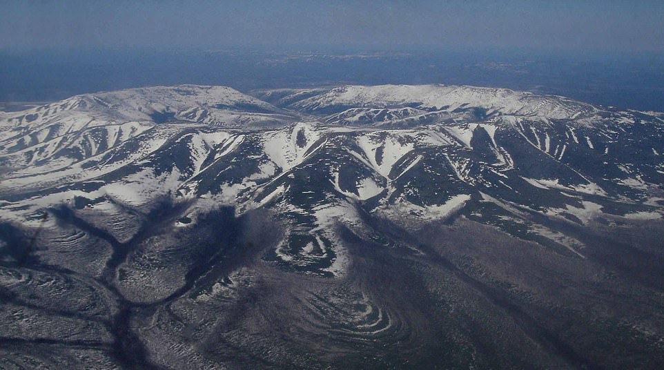 Khám phá “núi kho báu" bí ẩn ở vùng Siberia - 1