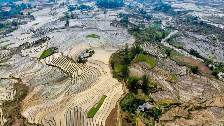 Y Tý mùa đổ ải trầm mặc trong những gam màu sáng tối Y Tý mùa đổ ải trầm mặc trong những gam màu sáng tối