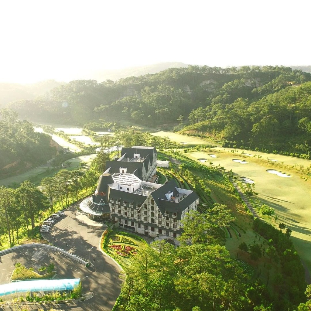 Tim binh yen tai 4 resort nam tach biet giua nui rung Da Lat hinh anh 1 2._swissbelresort_tuyenlam_dalat.jpg