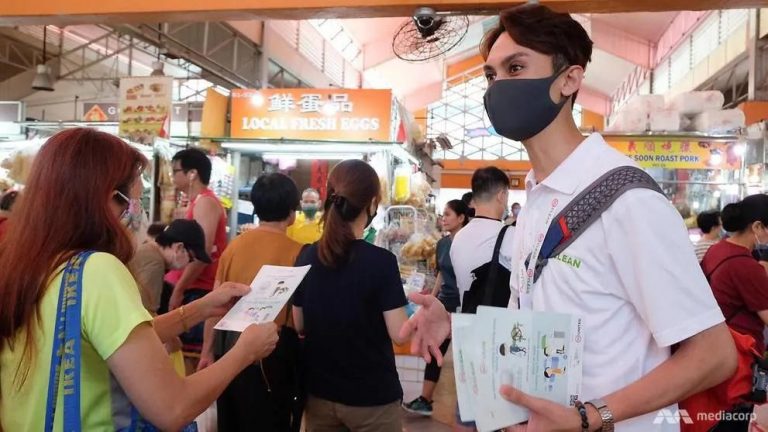Tiếp viên hàng không Singapore trở thành đại sứ ‘ở sạch’ giữa dịch Tiếp viên hàng không Singapore trở thành đại sứ ‘ở sạch’ giữa dịch