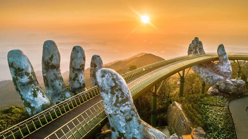 Lanh dao Vingroup, Sun Group hien ke kich cau du lich noi dia hinh anh 4 Golden_Bridge_Bana.jpg