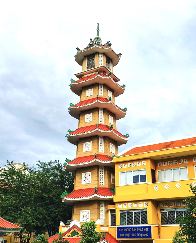 Thap chuong cao nhat Viet Nam hut khach check-in o dau? hinh anh 1