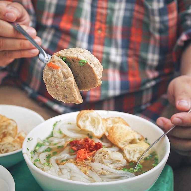 Bánh mì bò bía và 5 món đường phố hút khách ở TP.HCM Bánh mì bò bía và 5 món đường phố hút khách ở TP.HCM