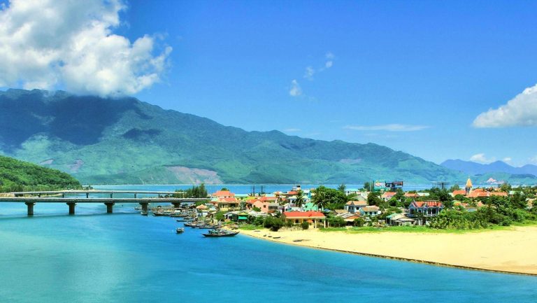 Kinh nghiệm du lịch Huế – vùng đất cổ kính đốn tim tín đồ xê dịch Kinh nghiệm du lịch Huế – vùng đất cổ kính đốn tim tín đồ xê dịch