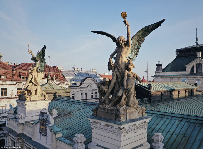 Những bức tượng bí ẩn ở thủ đô của Cộng hòa Czech - 13