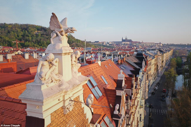 Những bức tượng bí ẩn ở thủ đô của Cộng hòa Czech - 5