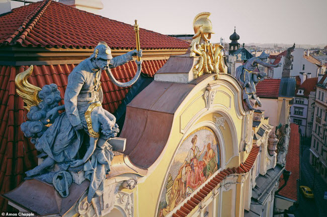 Những bức tượng bí ẩn ở thủ đô của Cộng hòa Czech - 7