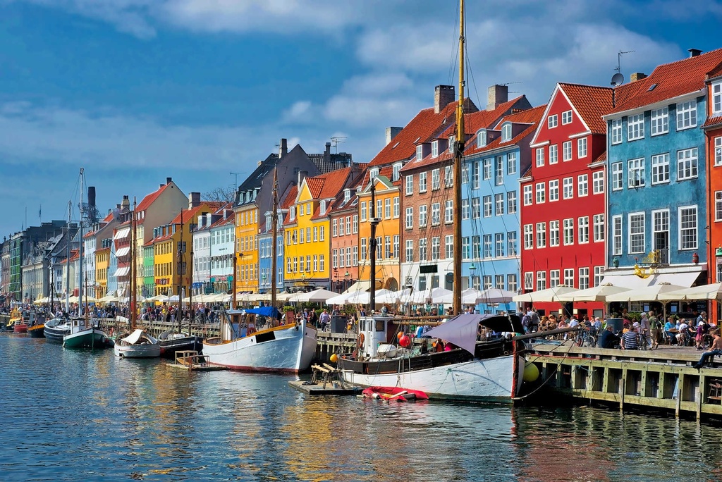 Tap chi My chon Viet Nam lam diem den hang dau sau dot dich hinh anh 7 nyhavn_new_port_dock_copenhagen_denmark_shutterstock_683203384.jpg